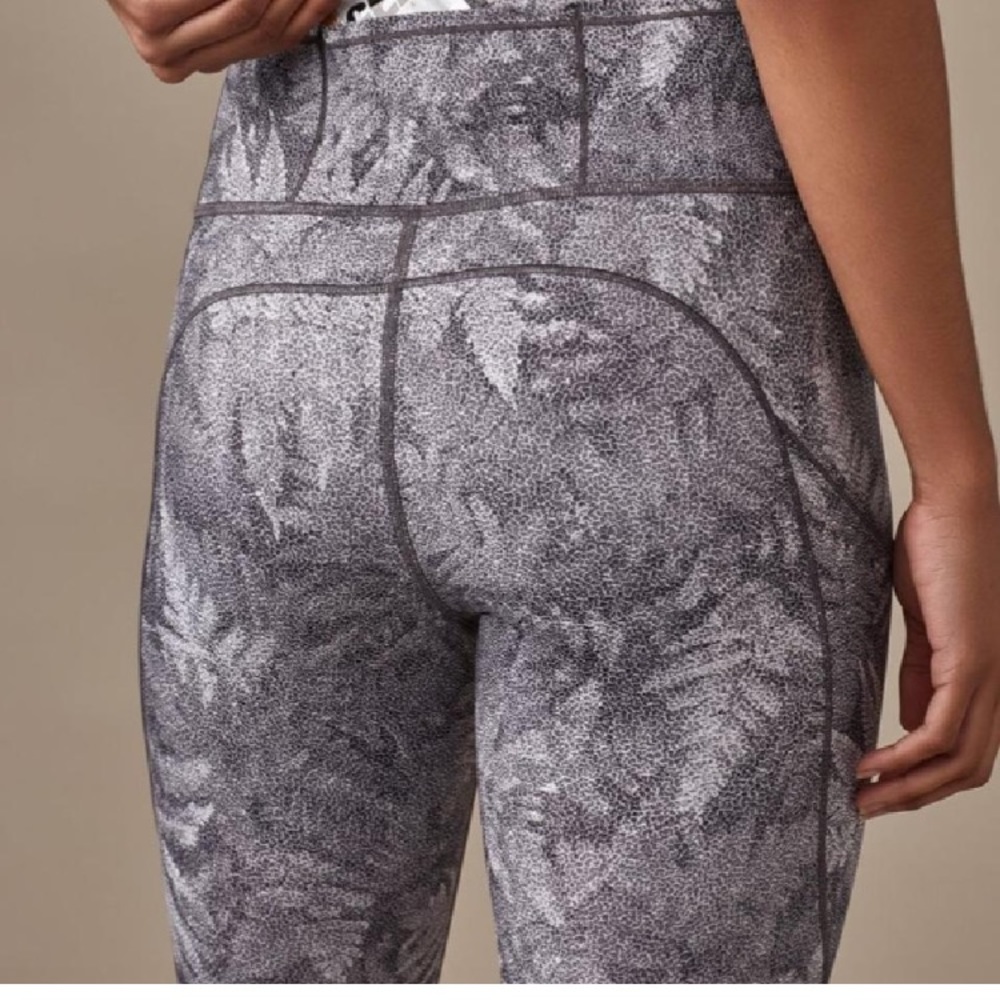Lululemon fast and free crops!!